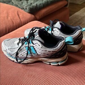 New Balance 1906R Charlotte Hornets - Teal and Purple Sneakers Size 7.5